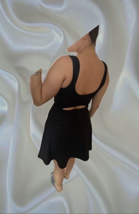 Rochita cu spatele gol