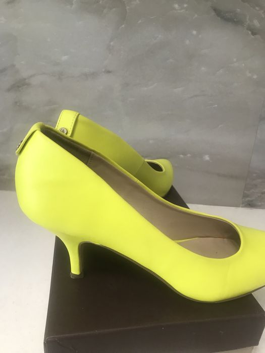 Продам красивые стильные туфли