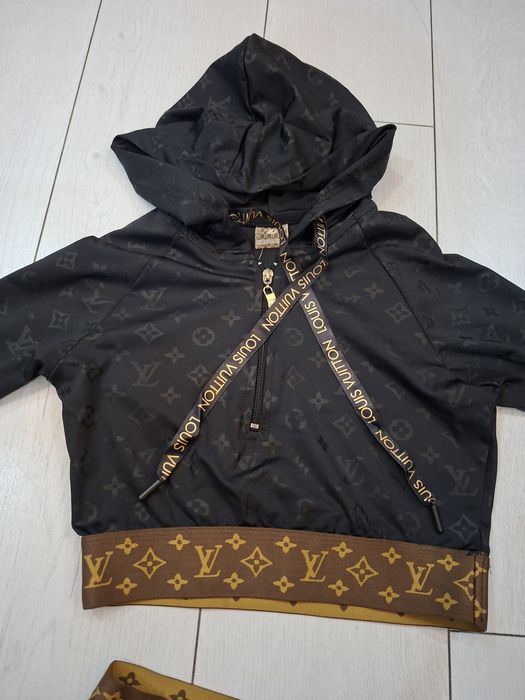 Luis Vuitton, bluză și colant