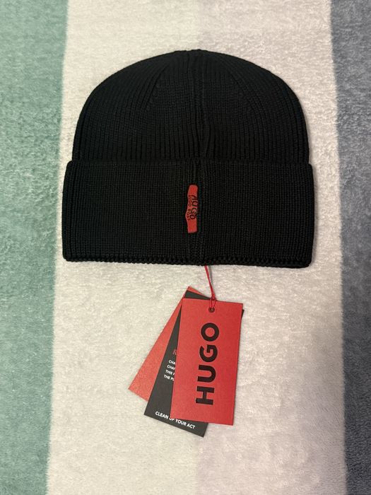 Caciulă Hugo nouă cu etichetă