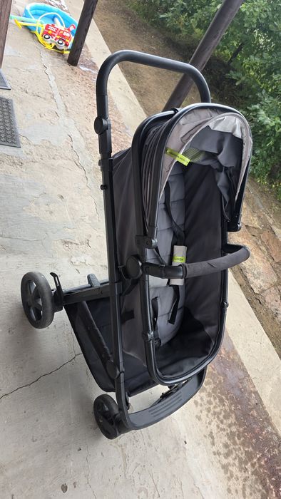 Две детские коляски