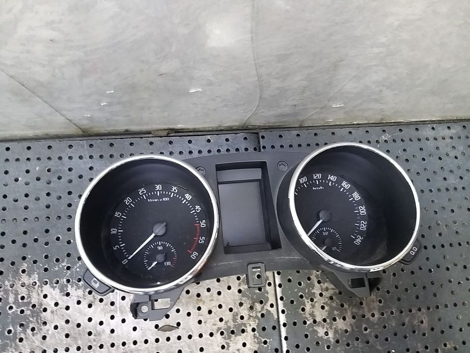 Ceasuri bord diesel skoda yeti 5l 5l0920840k