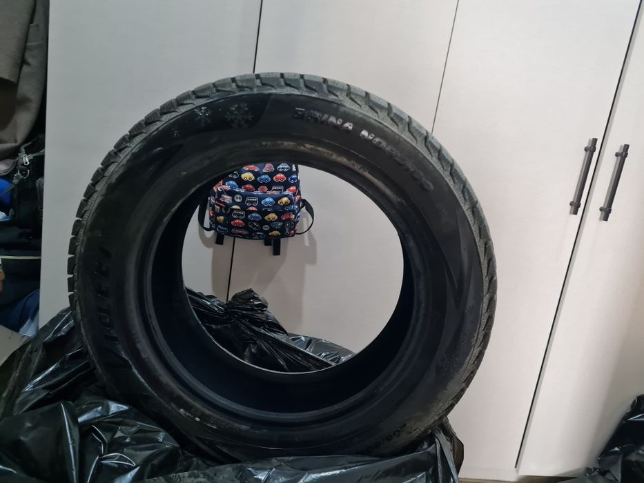 Продам зимние шины,ТОРГ хороший