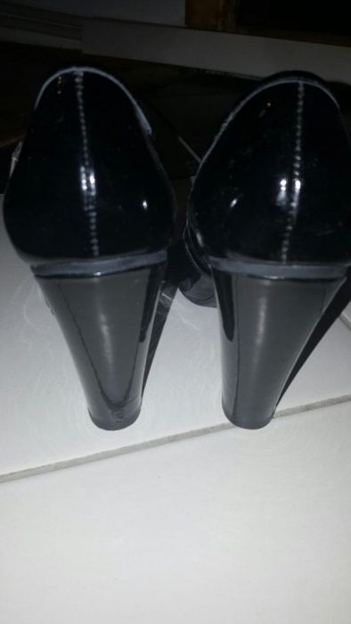 Pantofi piele lacuita Armani, nr 37, noi!
