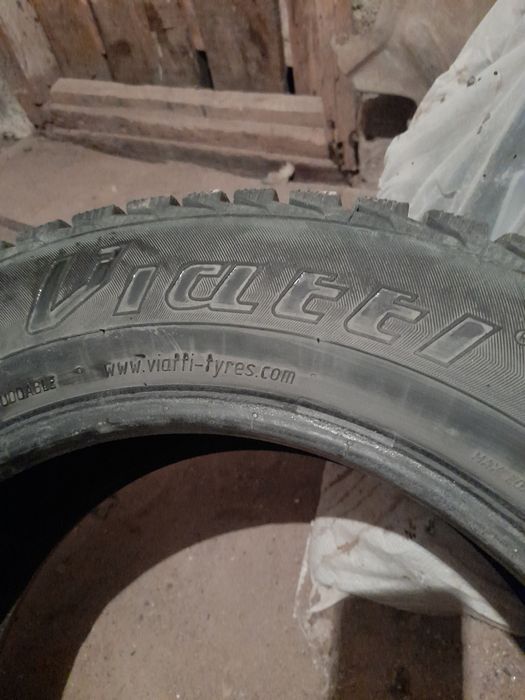 Продам шину р15 один,р16 один