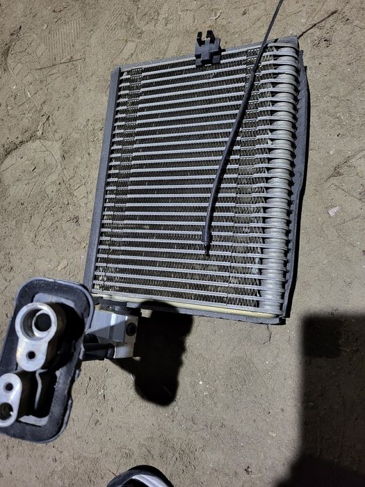 Радиатор кондиционера Исузу