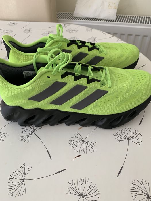 Adidasi alergare