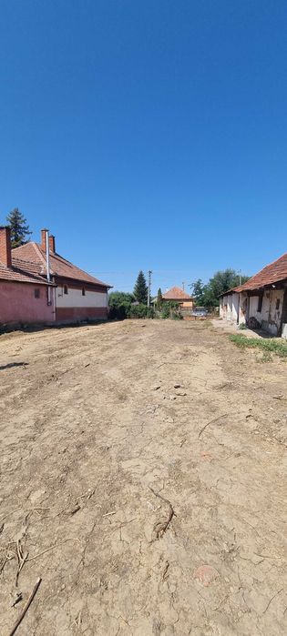 Teren 2117m2 + casa daramabila (sau nu)  in Biharkeresztes  Ungaria