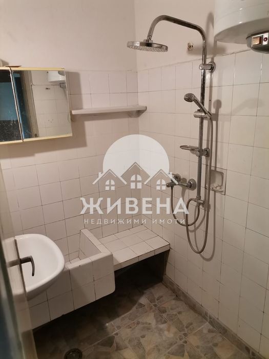 Продава 4-стаен апартамент в района на Окръжна болница