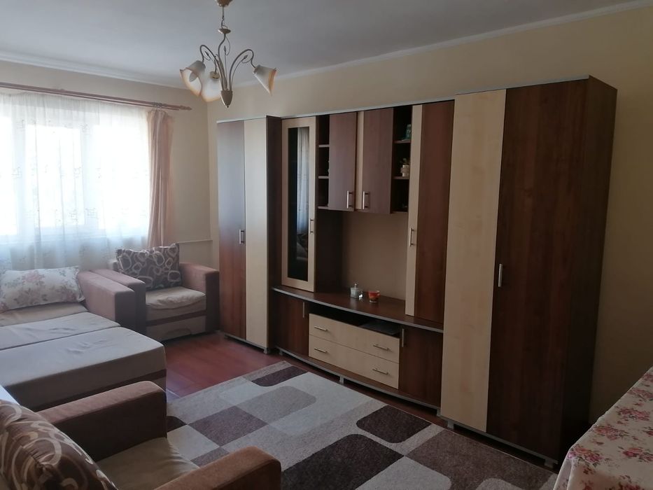 Inchiriez apartament 3 camere Decebal