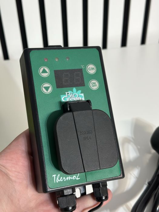 Termostat Digital BioGarden Thermo 2 Pentru Control Temperatura Sere Solarii Verde La cutie Nou Sonda Temperatura