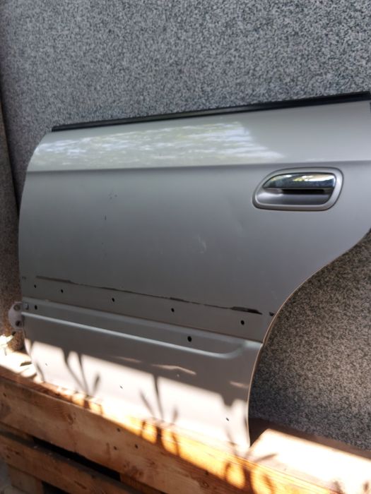 Дверь задняя левая  Subaru  Outback  .