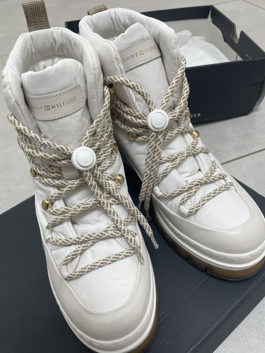 Bocanci tommy dama de iarna