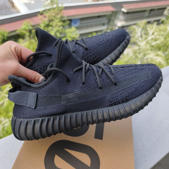 Adidas Yeezy Boost 350 V2  42/44
'ONYX'