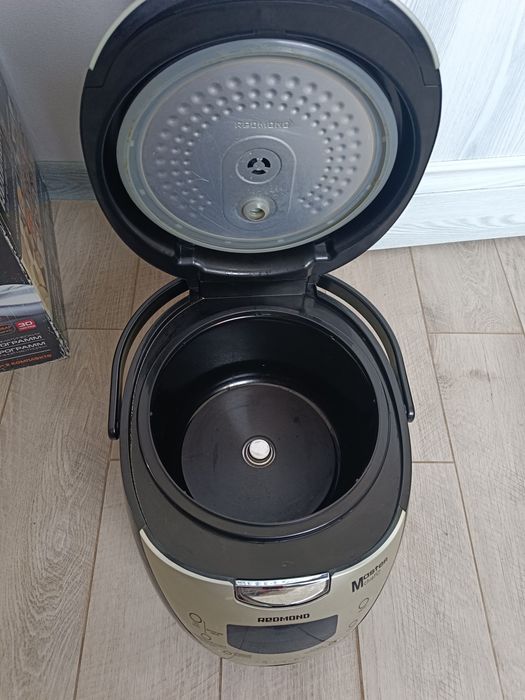 Мультиварка Redmond rmc- m150Мультиварка Redmond rmc- m150