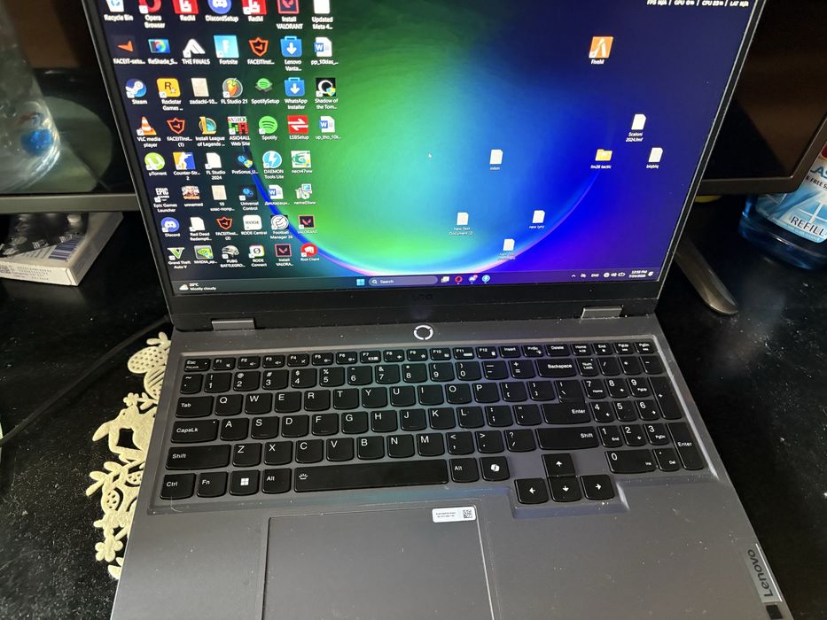 Gaming лаптоп Lenovo Loq 15irx9 може бартер за електрическо колело