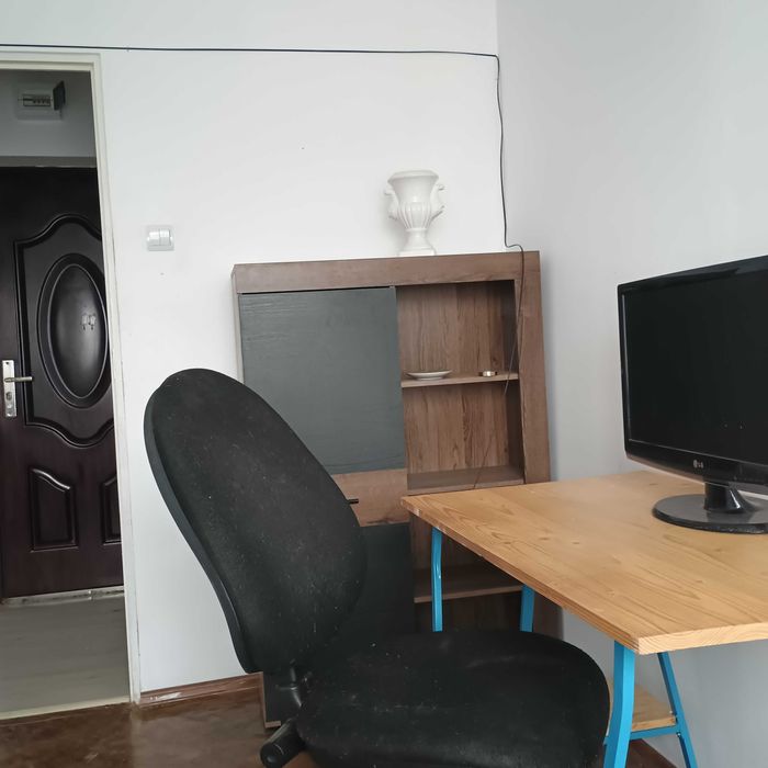 inchiriez apartament 3 camere langa Iulius mol