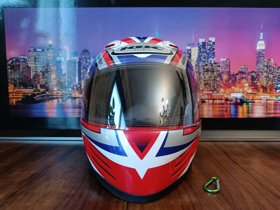 Мото шлем от бренда KBC