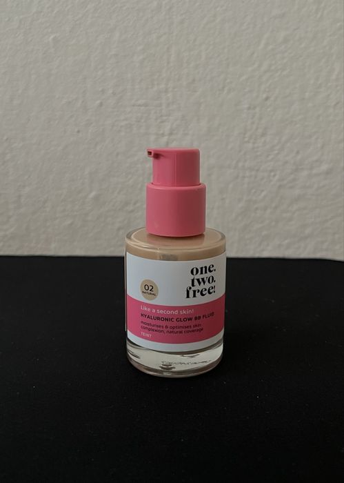 One Two Free фондьотен  HYALURONIC GLOW BB FLUID