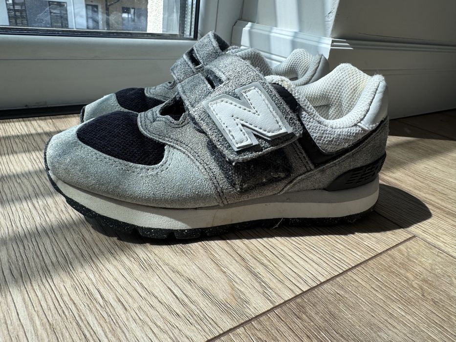Adidasi copii marimea 31 :Veja si New Balance