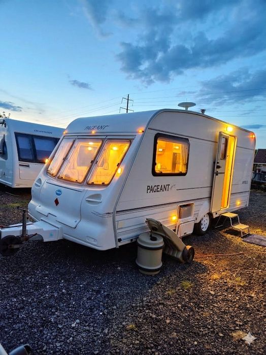 Rulota BAILEY Imperial 2001 cu moover ,cort