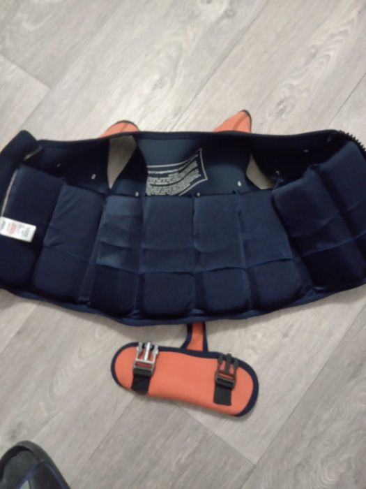 Детска водоспасителна жилетка