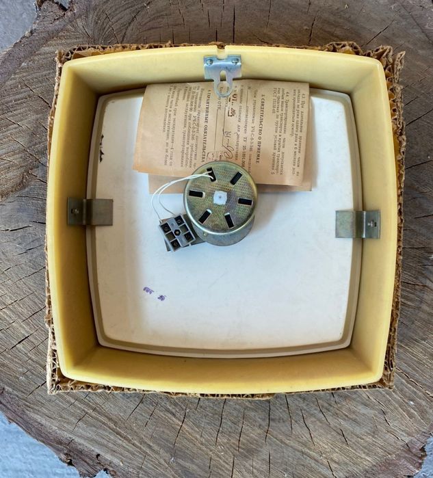 Продам часы "Стрела" настенные комнатные