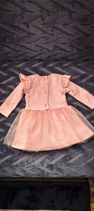 Продавам дрешки, обувки, сандали за момиченце на 06-2г