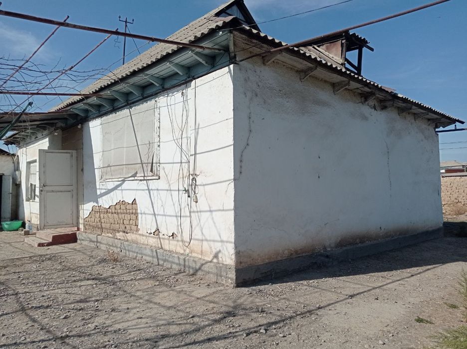 Янгийул тумани Халкобод махалласида узимни 30 сутик уйимни 20 сутик му