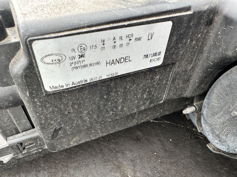 Десен или ляв Фар Audi Q3 8U 2012-2016 добро състояние 8U0941004