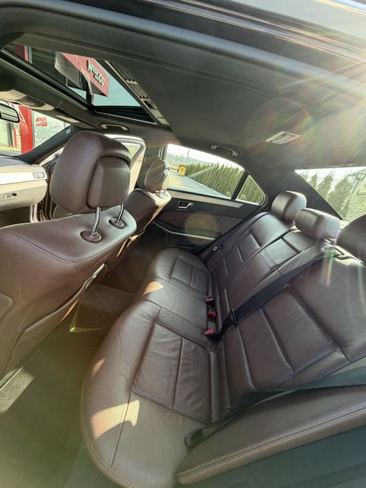 Mercedes-Benz E220- Avantgarde/ IMPECABIL/ Automat/ILS/Piele/Limuzină/