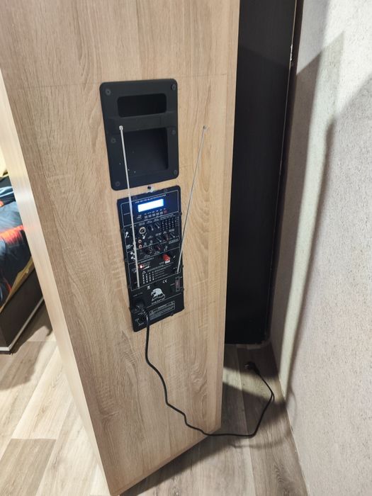 Продавам огромна безжична кареоке колона 700W