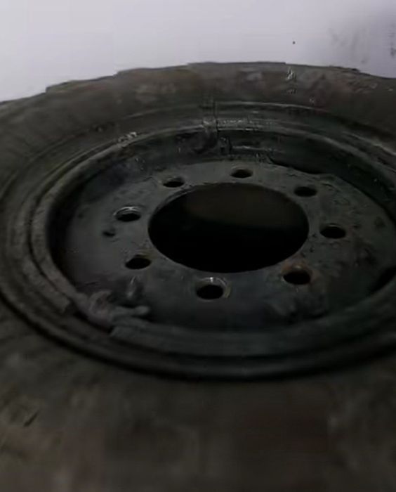 Зил 131 Шина 12.00 R20 сотилади