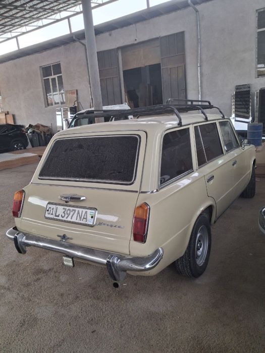 Vaz 2102 sotiladi