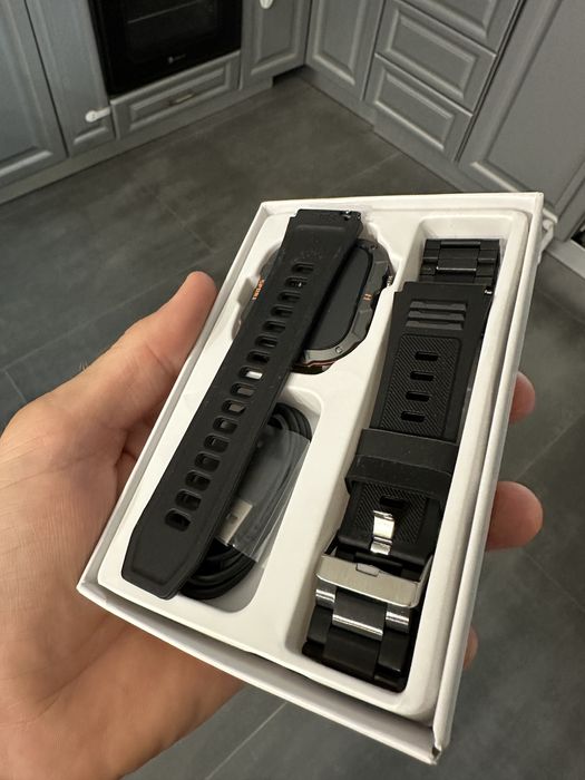 Vand smartwatch nou nefolosit