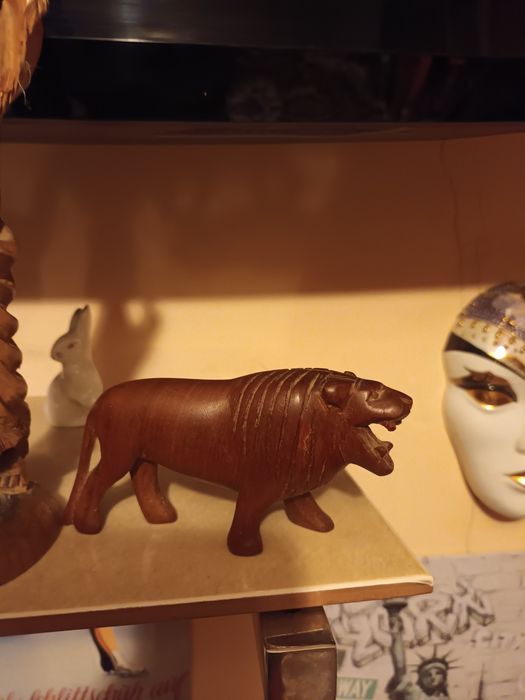 Statuete din lemn
