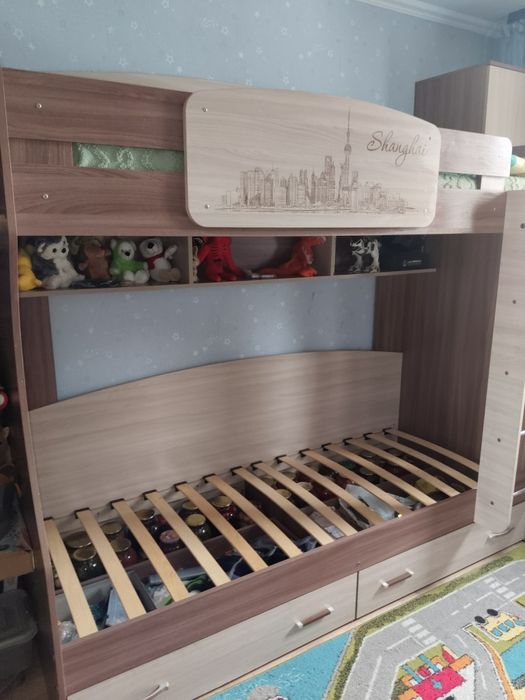 Двухъярусная кровать