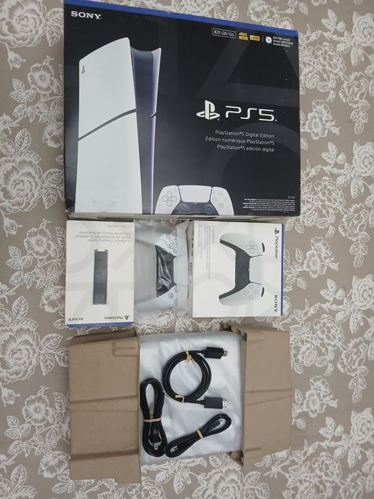 PlayStation 5 Slim  Digital+ jostik+zaryad stanc