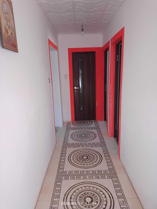 Închiriez apartament cu 2 camere