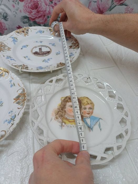 Стари Порцеланови чиний за стена