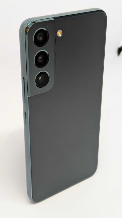 Samsung Galaxy S22 256GB – чист екран, с добра батерия