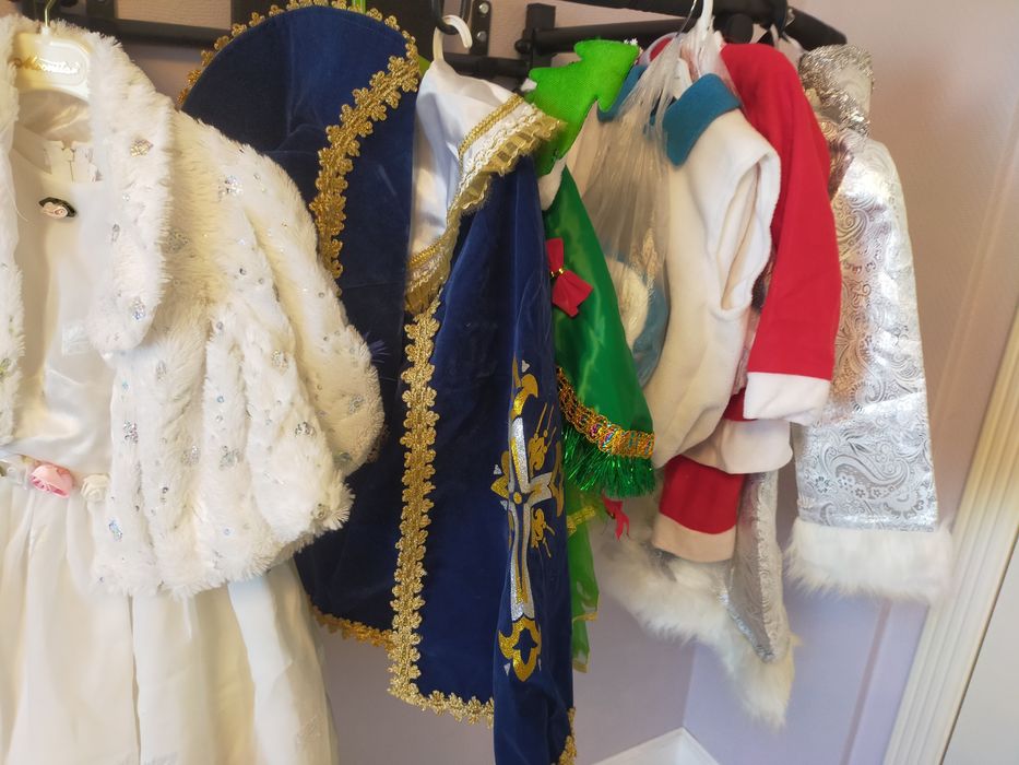 Детские  костюмы продам.