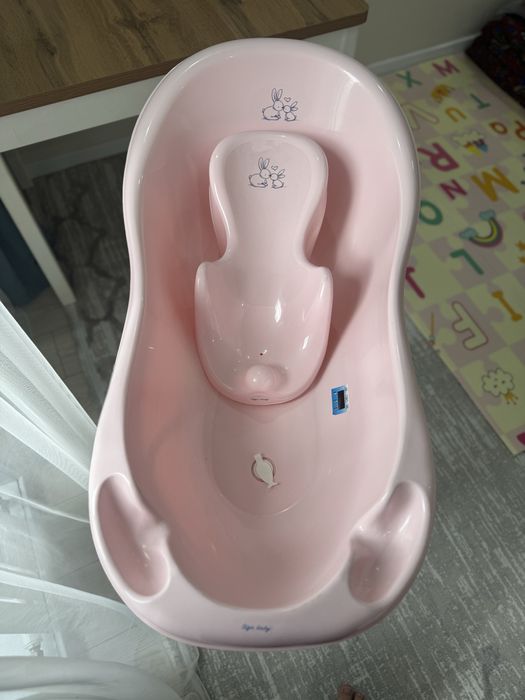 Продам детскую ванночку с горкой без подставки