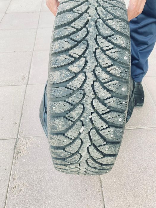 Продам комплект зимний шин