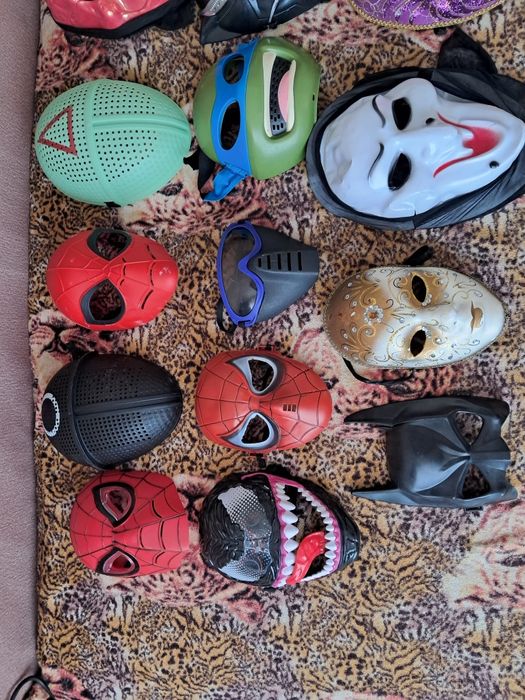 Карнавальные новогодние маски.