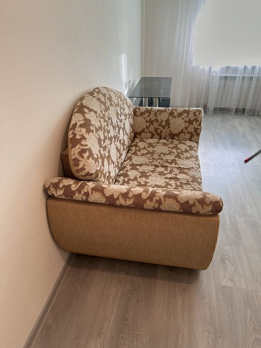 Двухместный диван