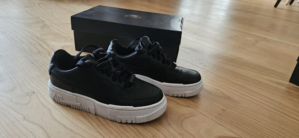 Nike Air Force 1 Pixel