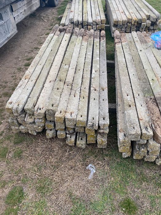 Продавам циментови колове.