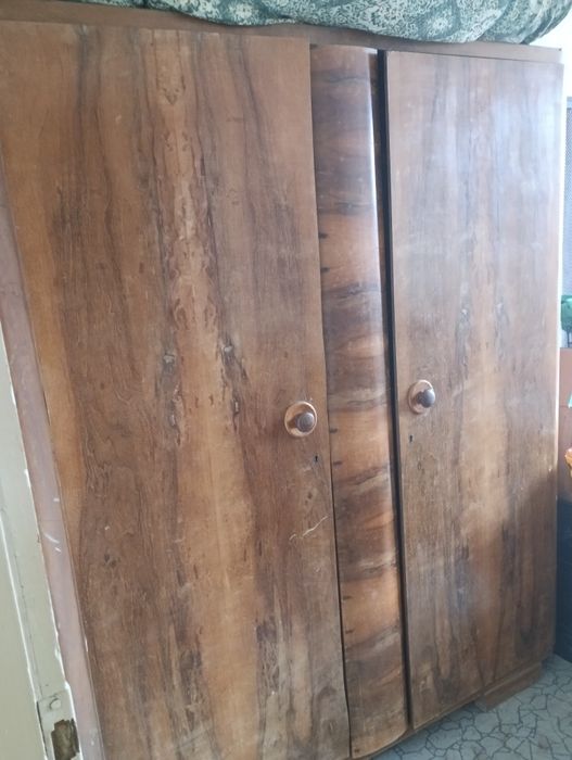 Ретро гардероб от орех