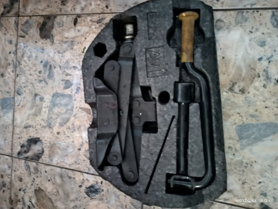 Крик за кола чисто нов